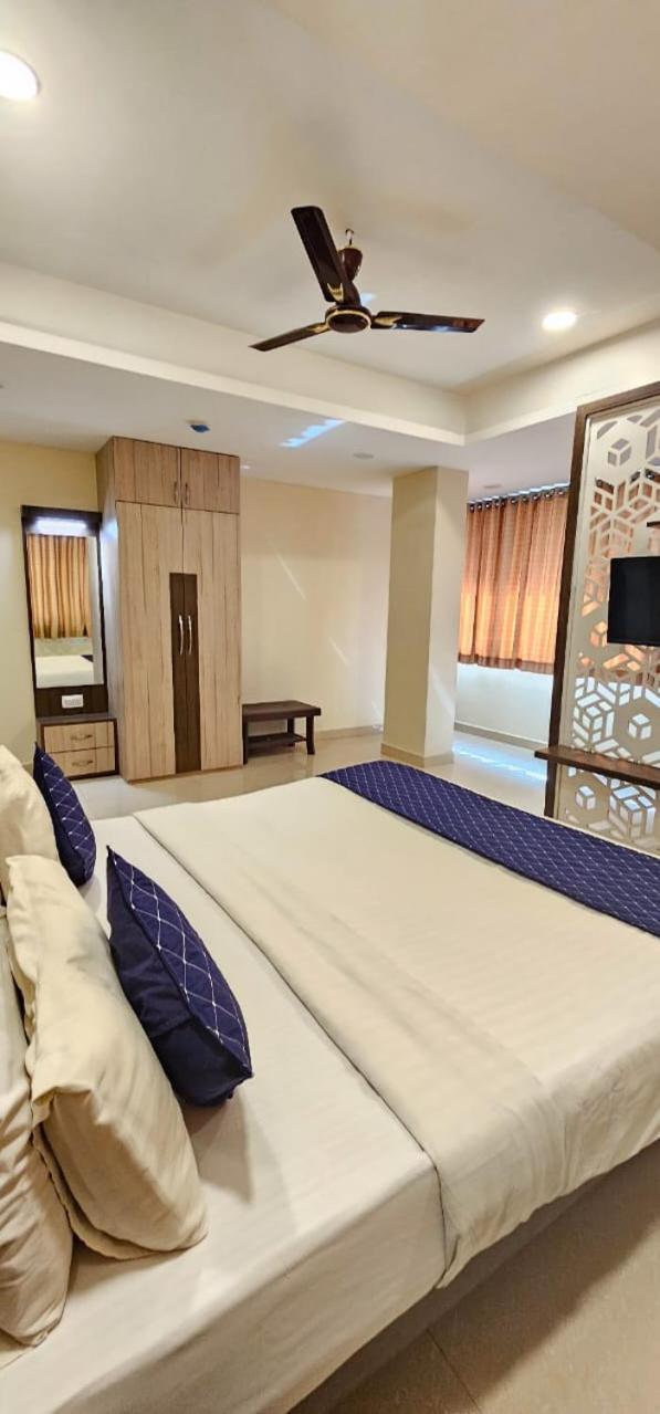Stayguru Hotel Atithi Бхудж Экстерьер фото