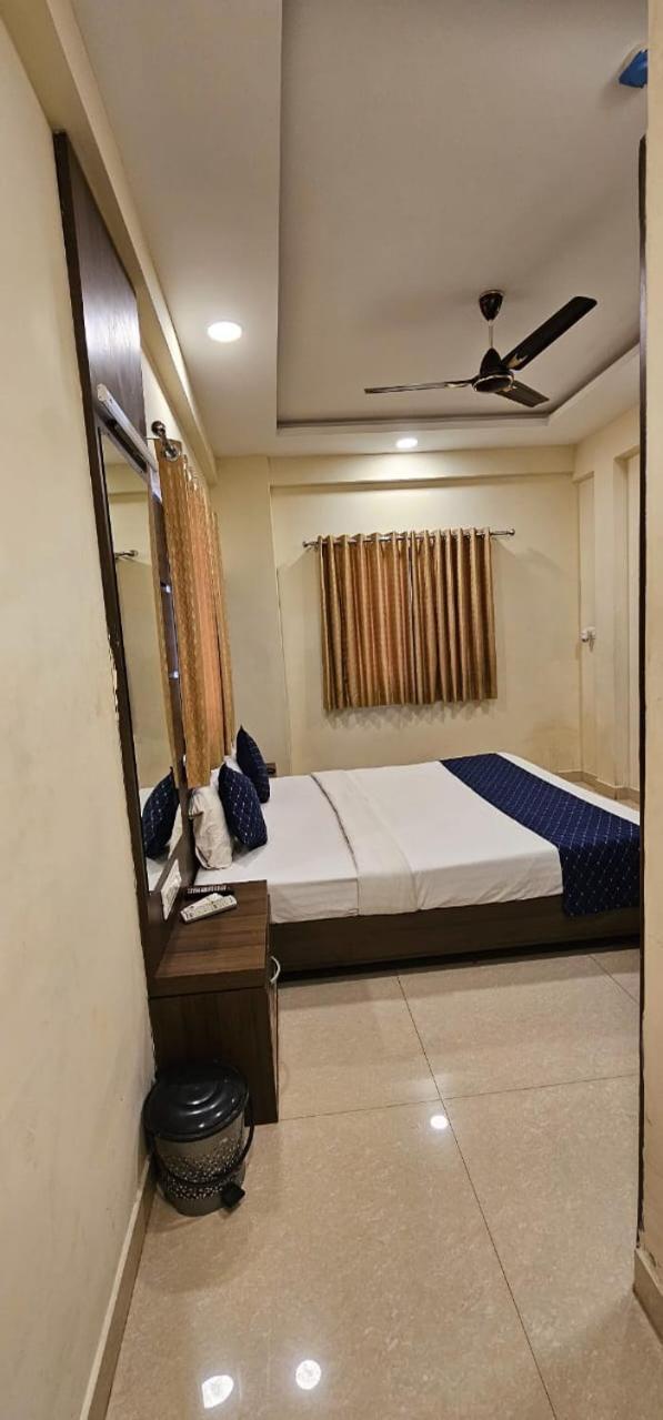 Stayguru Hotel Atithi Бхудж Экстерьер фото