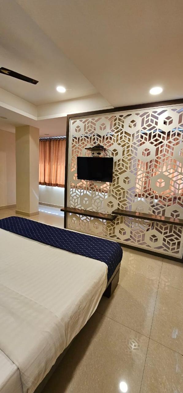 Stayguru Hotel Atithi Бхудж Экстерьер фото