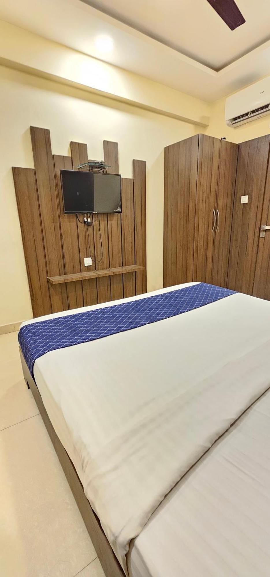 Stayguru Hotel Atithi Бхудж Экстерьер фото