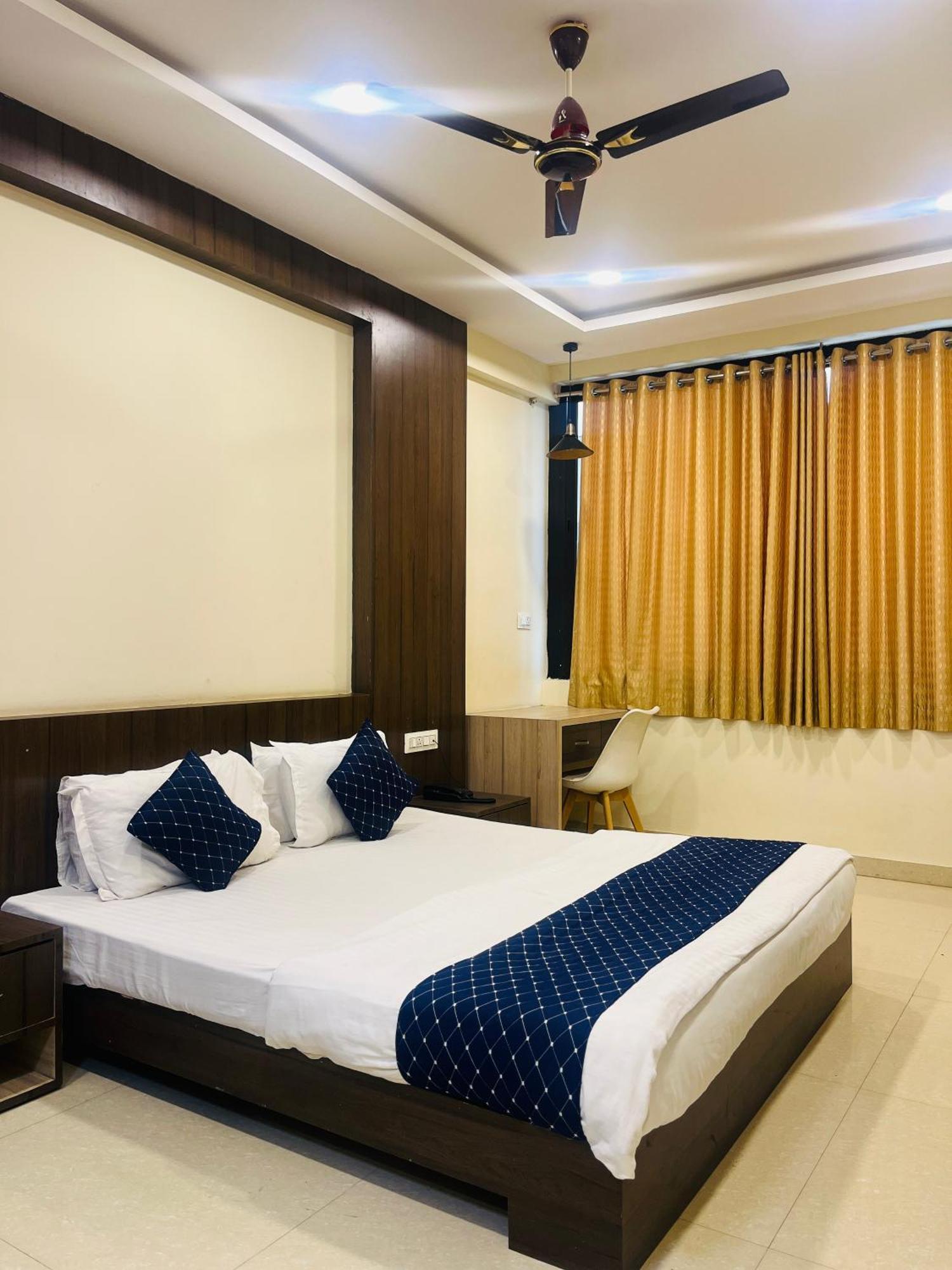 Stayguru Hotel Atithi Бхудж Экстерьер фото