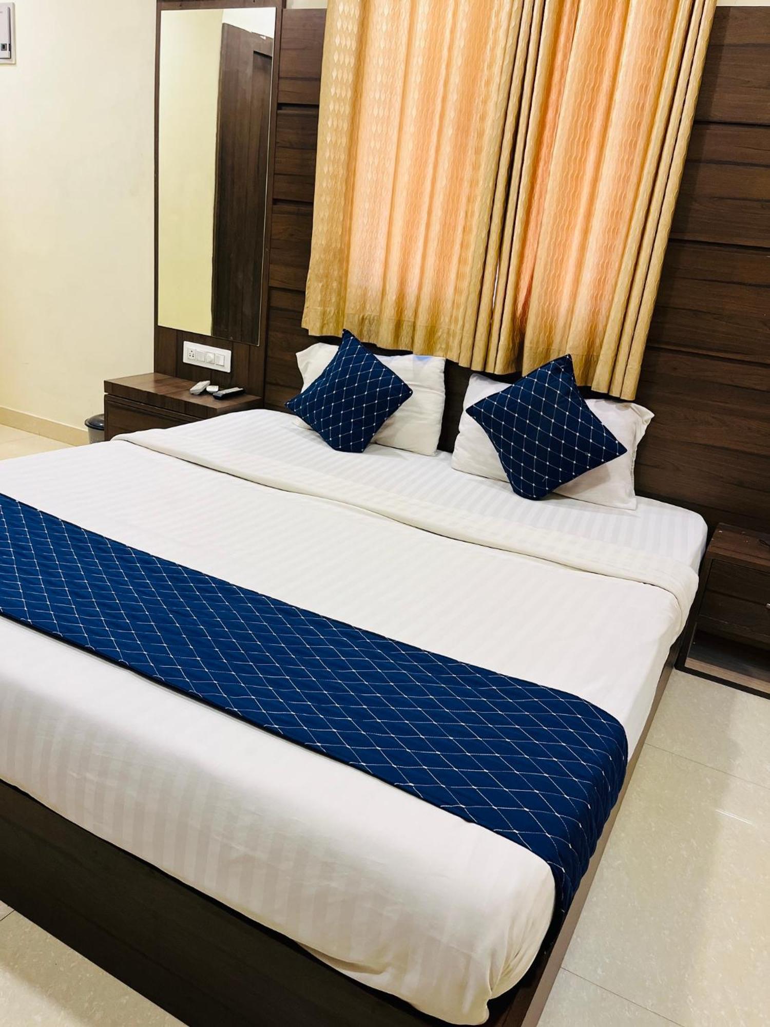 Stayguru Hotel Atithi Бхудж Экстерьер фото