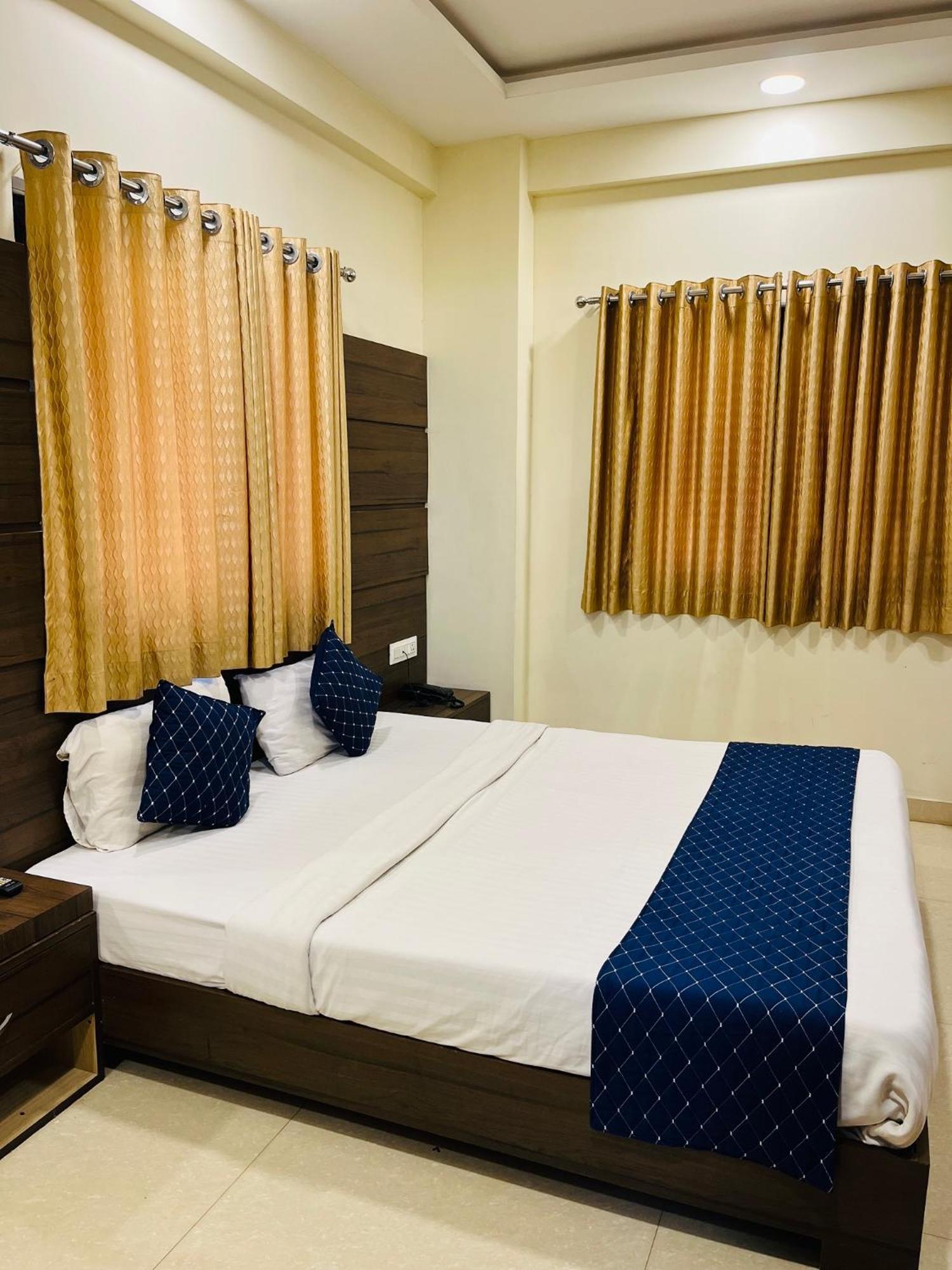 Stayguru Hotel Atithi Бхудж Экстерьер фото