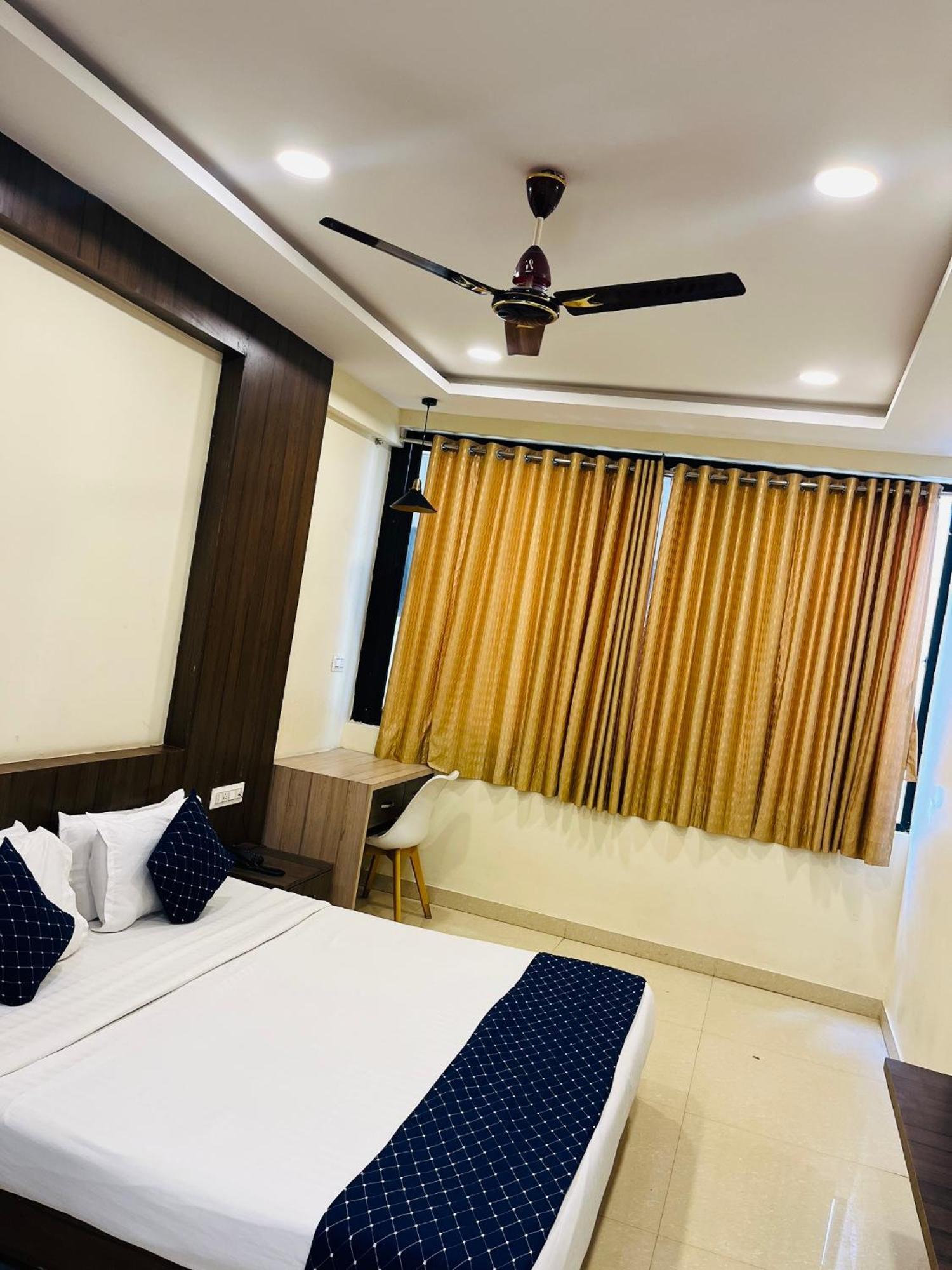 Stayguru Hotel Atithi Бхудж Экстерьер фото