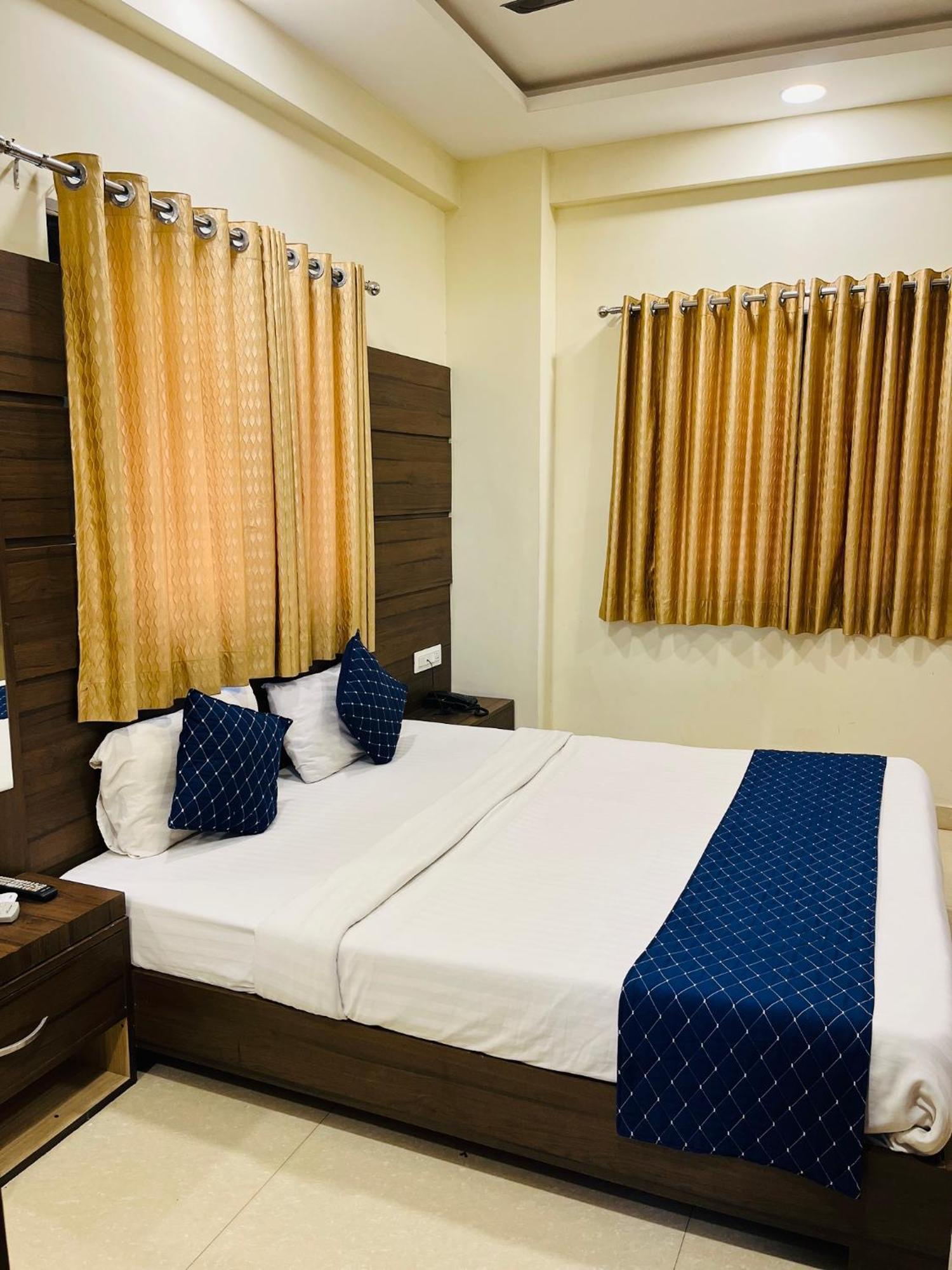 Stayguru Hotel Atithi Бхудж Экстерьер фото