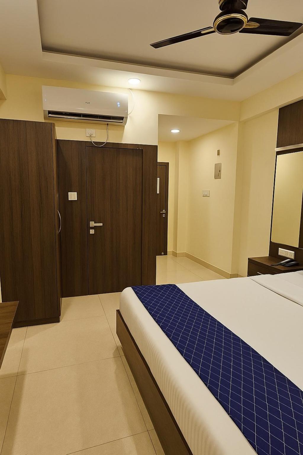 Stayguru Hotel Atithi Бхудж Экстерьер фото